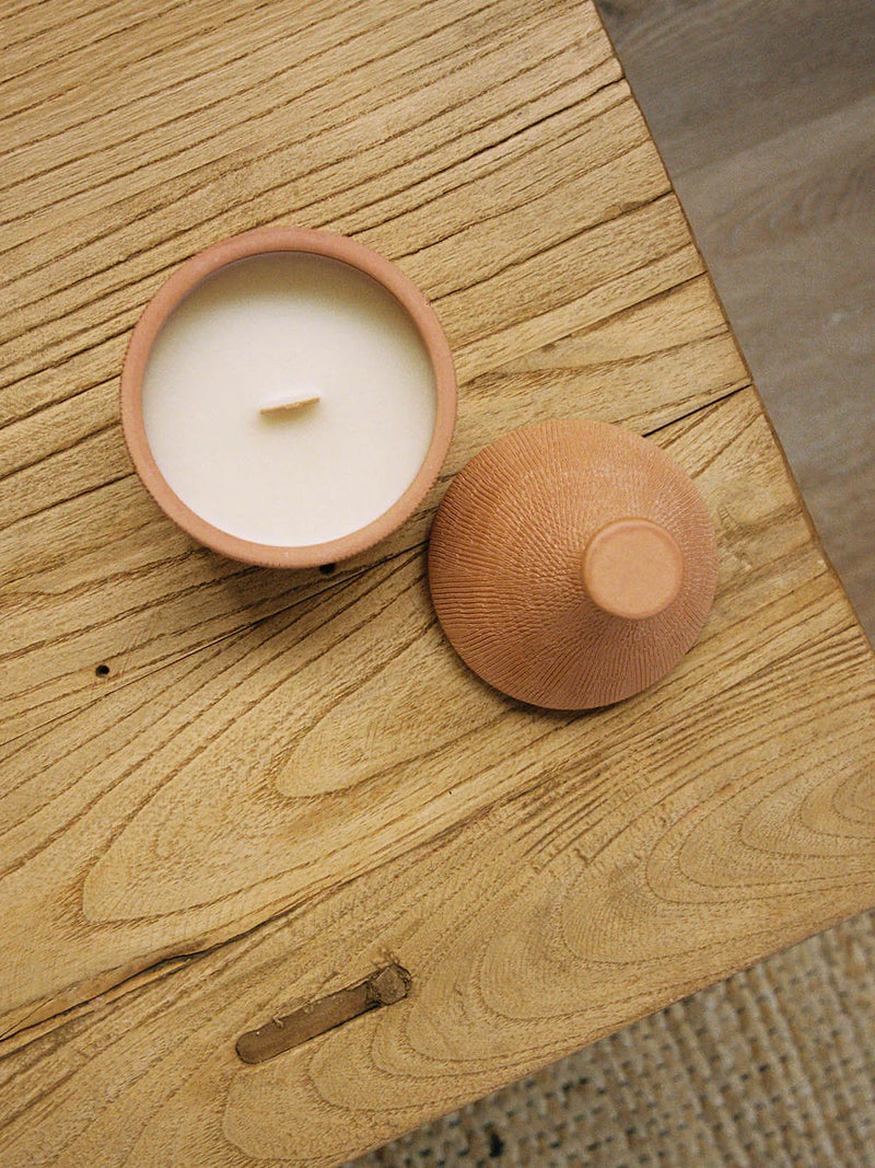ÌHÉ Candle in Sharan Clay - Ajé Butta