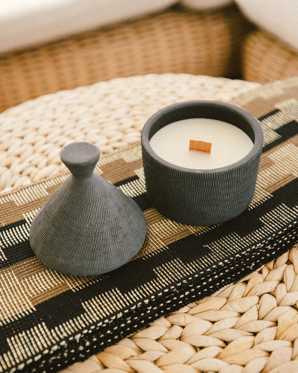 ÌHÉ Soy Candle in Charcoal